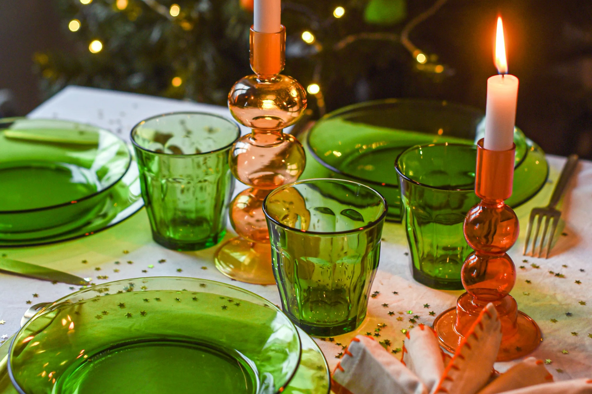 Idées-déco-pour-une-table-de-Noël-magique-et-tendance