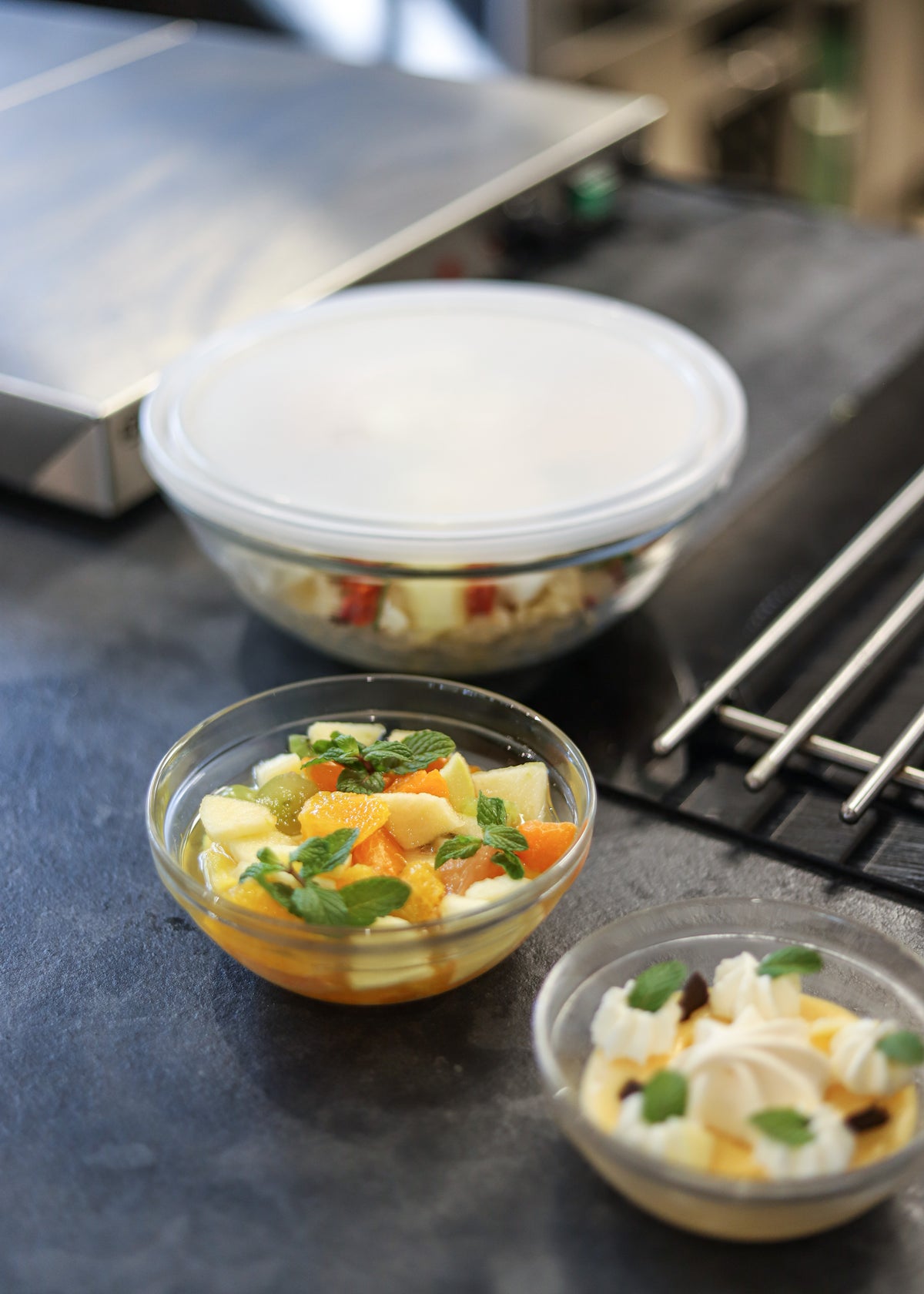 Freshbox - Round storage tin with white lid 1.59L